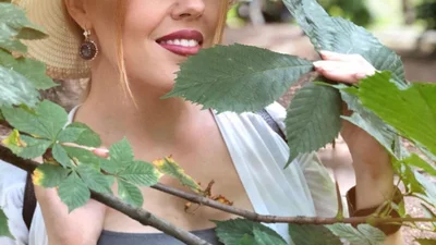 Alyosha в дуеті з 7-річним сином виконала уривок майбутнього хіта