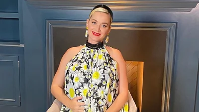 Без макіяжу і прикрас: ось як виглядає вагітна Кеті Перрі на свіжих фото папараці