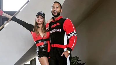 Папараці підловили Кріссі Тейген після зменшення грудей, але ефект не той, якого ви чекали