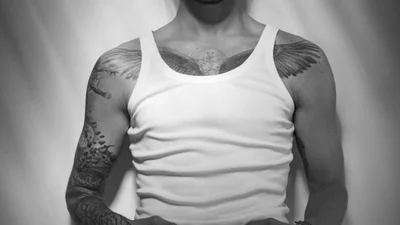 «Не люблю быть в центре внимания»: Макс Барских рассказал о детстве, альтер эго и стиле