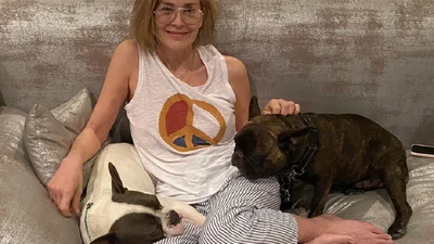 В сети сравнивают фото Шэрон Стоун в 19 и 62 - разница не такая уж и большая