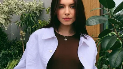 Дочь Елены Кравец показала, какой роковой красоткой была на выпускном