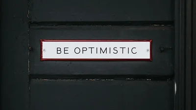 Вчені виявили, що позитивне мислення не працює, але знайшли альтернативу