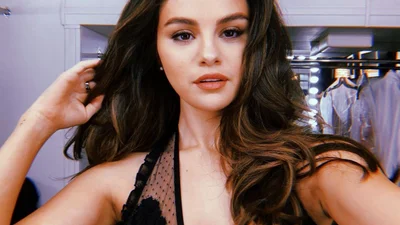 Селена Гомес выпустила новый клип на трек "Past Life"