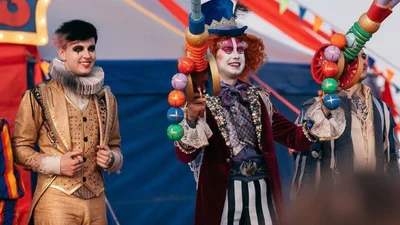 Антитіла — Кіно: у новому кліпі Тарас Тополя став капелюшником і показав задзеркалля