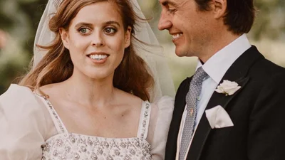 Любовь спасет мир: официальные фото свадьбы принцессы Беатрис и Эдоардо Мапелло Моцци