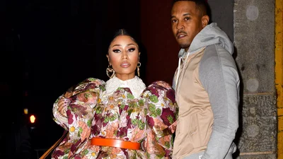 Ники Минаж официально подтвердила свою беременность, показав фото с округлым животиком