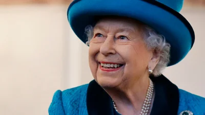 Смішна фотка з Єлизаветою II стала мемом, від якого неможливо стримати емоції