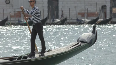 В Венеции на гондолы берут меньше туристов, потому что люди растолстели за время карантина