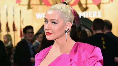 Крістіна Агілера смішно потролила сама себе у цьому відео