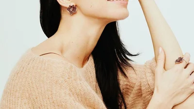 Роковая женщина Екатерина Кухар соблазняет миниатюрной фигурой в купальнике