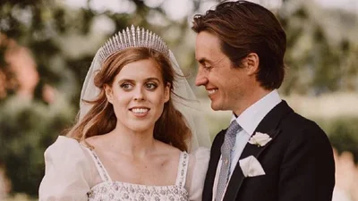 В сети появилось новое фото из атмосферной свадьбы принцессы Беатрис