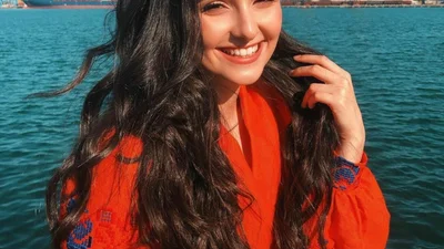 Малиновые волосы: Анна Трінчер випустила новий запальний трек про нерозділене кохання