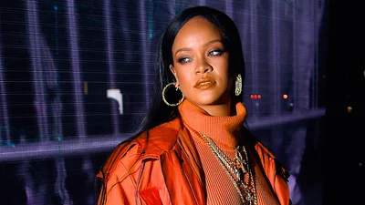 Рианна рассказала забавную историю о своем самом ярком образе для Met Gala