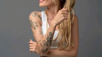 MamaRika показала соблазнительные формы в купальнике