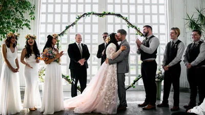 Видео, на котором женщина пришла на свадьбу к бывшему, подорвало сеть