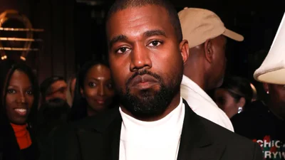 Каньє Вест показав фото з мамою, на якому він ще немовля