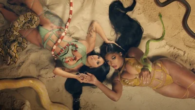 Сексуальные хищницы: Карди Би выпустила клип, в котором снялась Кайли Дженнер