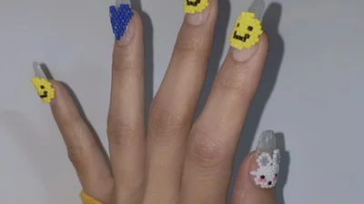 Тренд із 90-их: манікюр із бісером