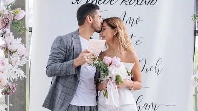 Весілля Даші Квіткової та Микити Добриніна: наречена показала себе у першій сукні