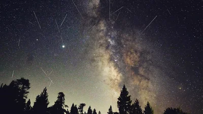 Зрелищные фото звездопада Персеиды 2020, которые завораживают красотой космоса