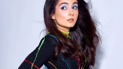 А дівчинка виросла: зухвала Анна Трінчер показала звабливу фігурку в білизні