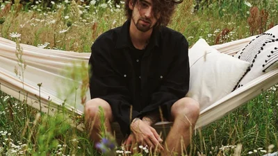 Дантес выпустил сентиментальный клип-ностальгию "Одноклассница"