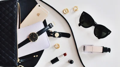 4 стильных аксессуара, которые стали популярными за время пандемии коронавируса