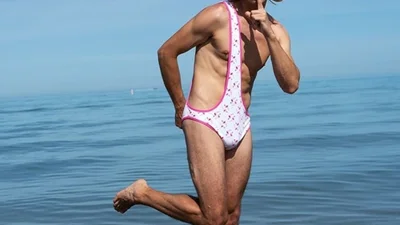 Канадці створили бікіні для чоловіків і впевнені, що невдовзі це стане трендом