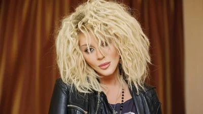 Ірину Білик застукали за палкими поцілунками з невідомим парубком