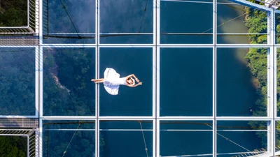 В Китае построили самый большой стеклянный мост в мире, и вот как он выглядит