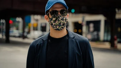 В сети показали, как должен выглядеть человек, который носит маску на подбородке