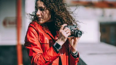 Опередила время: в сети появилось фото женщины с 1973 года в сверхсовременном образе