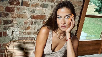 Нова дівчина Бреда Пітта зізналась, як ставиться до Анджеліни Джолі