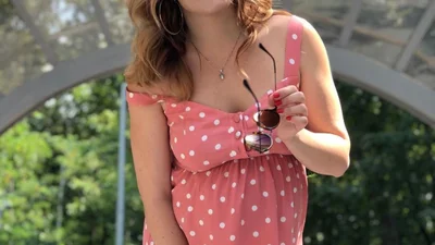 Ненафарбована Alyosha засвітила фото з прогулянки і довела, що материнство прикрашає