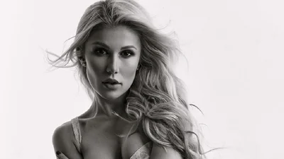 Алена Омаргалиева представила роскошный клип на дебютный трек "Малиновое вино"