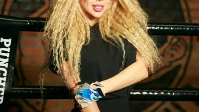 Певица СолоХа сыграла роль ассистента кинопродюсера в сериале «Солнечные дни»