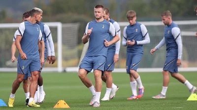 Футболисту прямо во время матча захотелось "по-большому" и он молниеносно убежал с поля