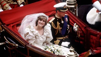 Netflix поразил копией роскошной свадебного платья принцессы Дианы для сериала "Корона"