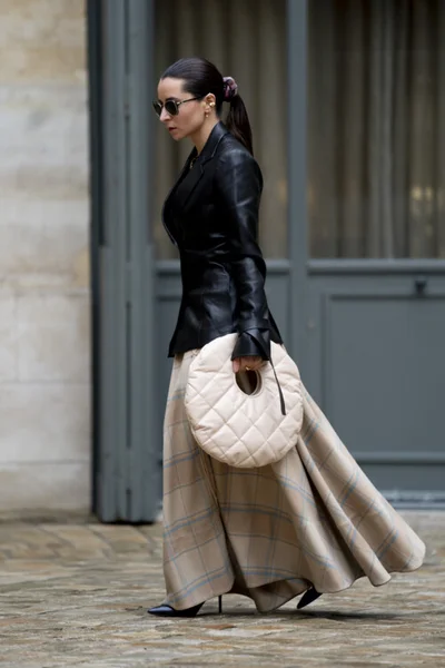 Концентрация стиля: красивые уличные луки на Неделе моды в Париже - фото 493518