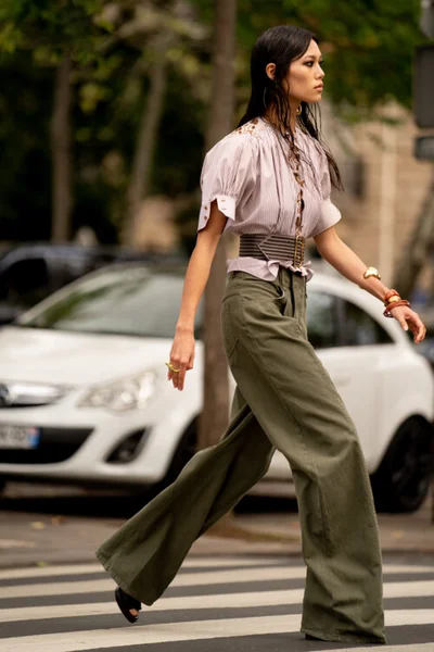 Концентрация стиля: красивые уличные луки на Неделе моды в Париже - фото 493532