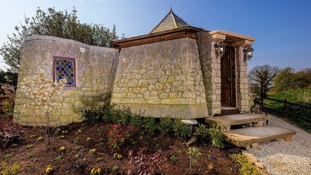 В Британии открыли общежитие Гриффиндора Гарри Поттера - фото 493812