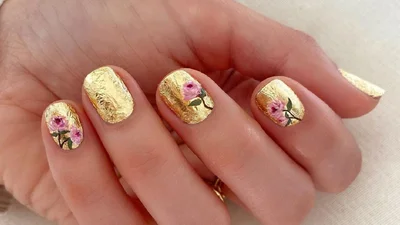 Золотой маникюр - роскошный тренд этого сезона