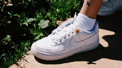 Створили взуття, в якому можна зберігати тампони, сірники та інші дрібнички