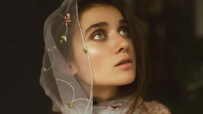 Новая фишка: Jerry Heil прилепила между передними зубами камушки, и это надолго