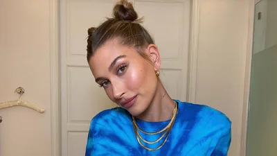 Хейли Бибер одела слишком тесные шорты и засветила свои прелести