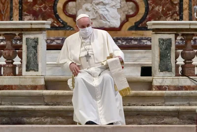 Семью заслуживает каждый: Папа Римский поддержал однополые браки - фото 494952