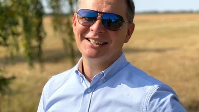 Супергерой з вилами: Олег Ляшко випустив кліп на свою пісню про "скотиняк"