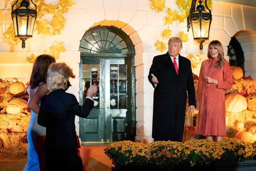 Хэллоуин 2020: как Мелания Трамп украсила Белый дом к мистическому празднику - 495399 Хэллоуин 2020: как Мелания Трамп украсила Белый дом к мистическому празднику - фото 495399