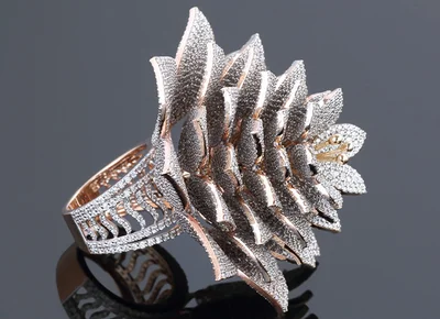 Ювелір створив каблучку з найбільшою кількістю діамантів, і це неймовірна розкіш - фото 495410